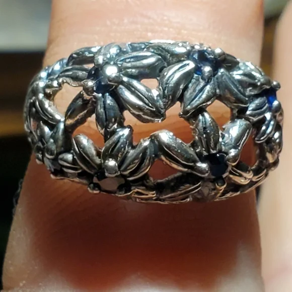 Sterling Silver and blue Sapphire ring - Picture 4 of 5